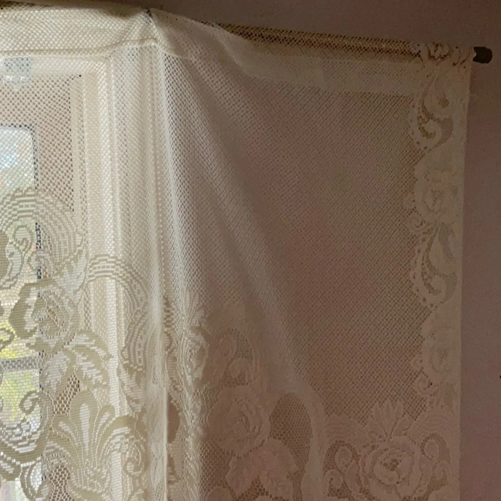Lace Victorian Rose curtain valance, off white, rose-patterned lace design.